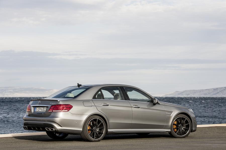  Mercedes-Benz E63 AMG 2013 года  (фото 15 из 17)